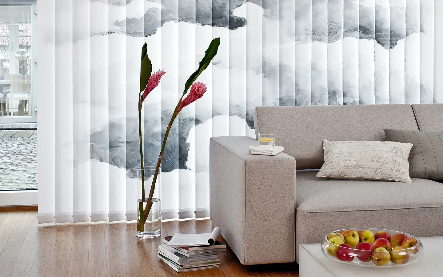 Wohnzimmer mit Lamellenvorhang Wolken