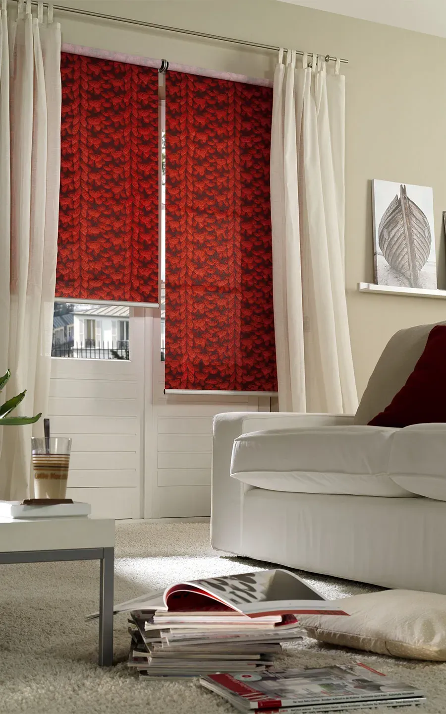 Rollo von Teba mit rotem Strickdesign